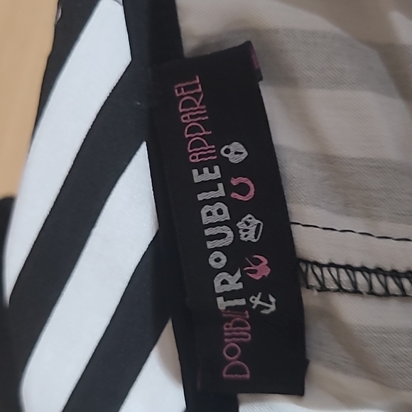 Striped Crop Top - Picture 10 of 12